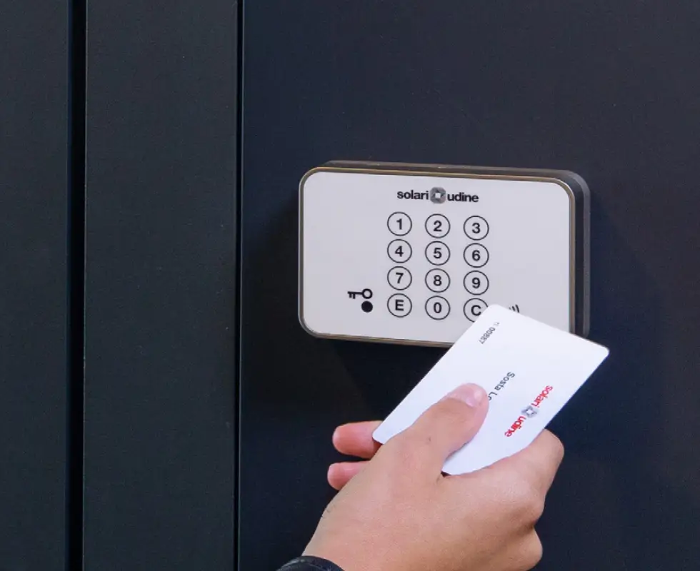 CONTROLLO ACCESSI: Gestione sicura ed efficiente degli accessi con badge